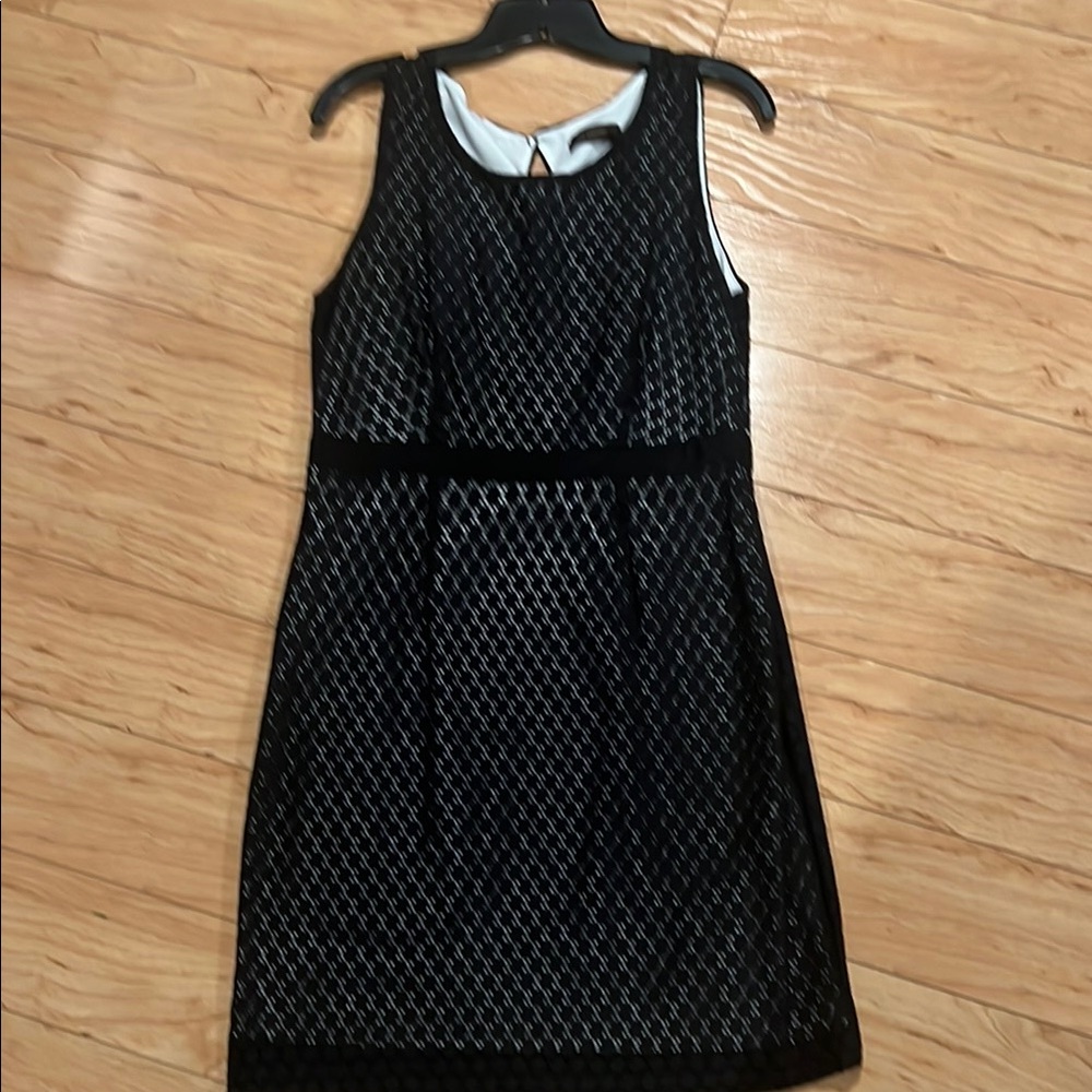Chic Black and White Sleeveless Dress